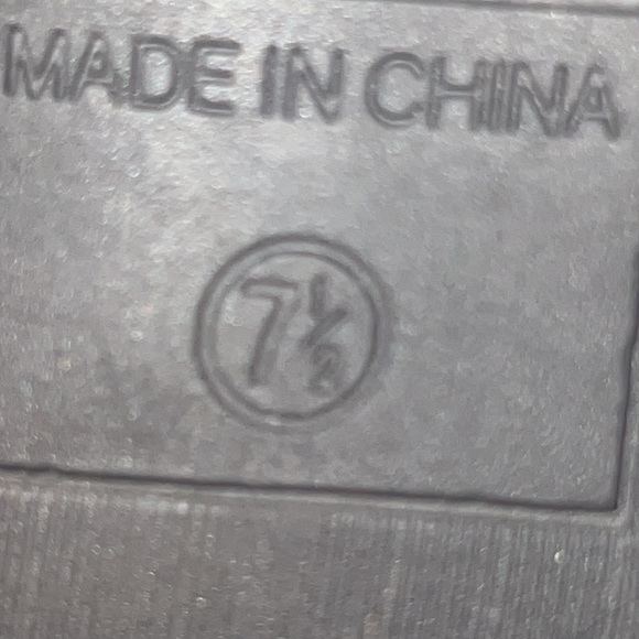 St. John’s Bay taupe tan brown suede shoes Larissa low heel ankle booties 7.5 - Picture 7 of 8